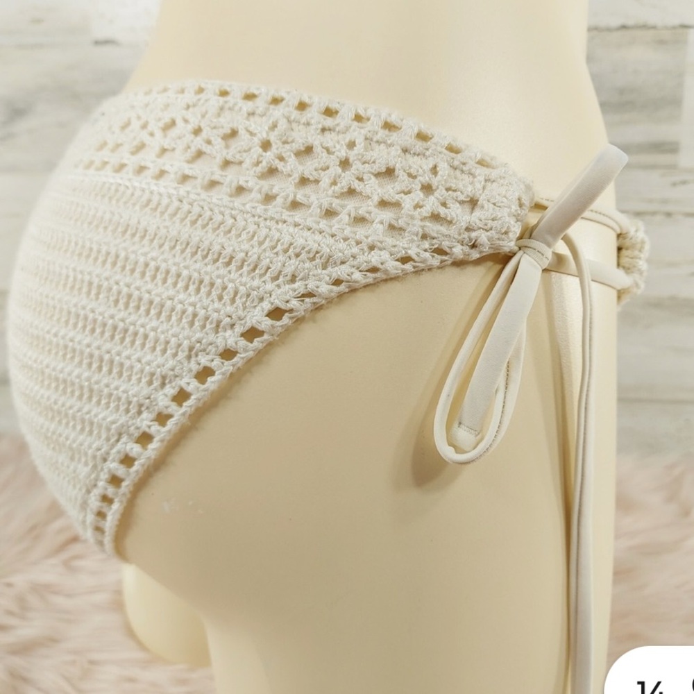 Elegant Cream Crochet Bikini Set Size M - Picture 3 of 5